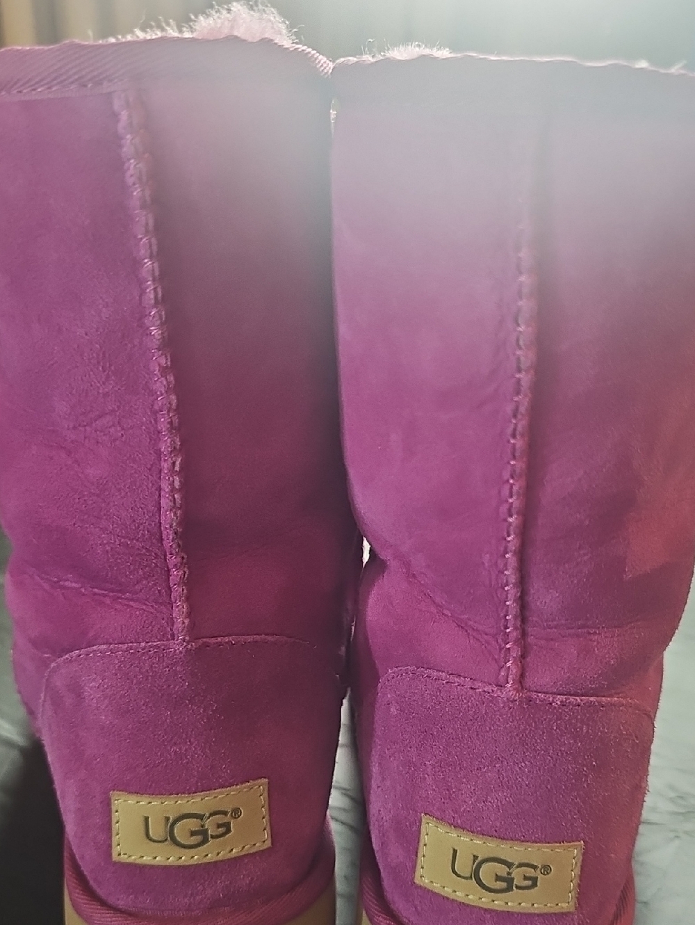 UGG Classic Short Boots Magenta Sheepskin SUGG boots, UGGz 9 Worn Once